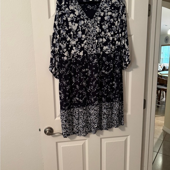 J. Jill Black and White Floral Top - Picture 1 of 4